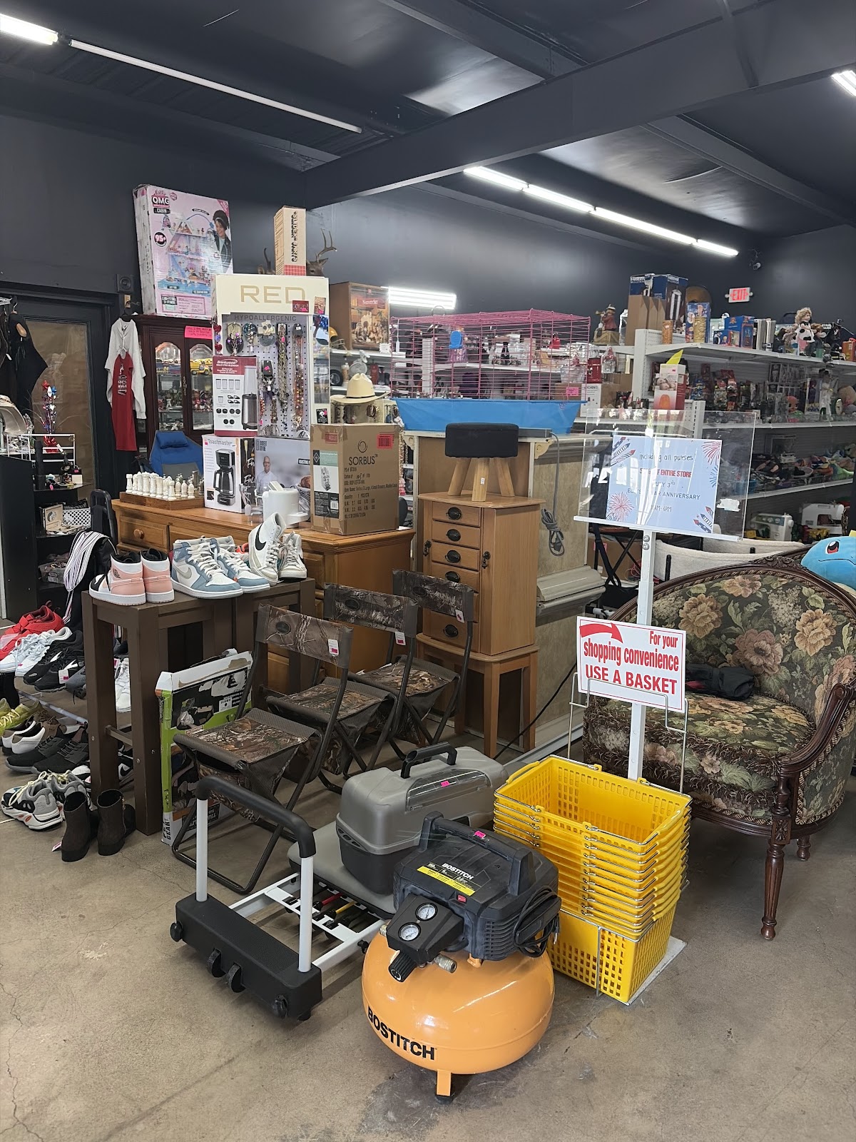 E&A Thrift Store in Irving