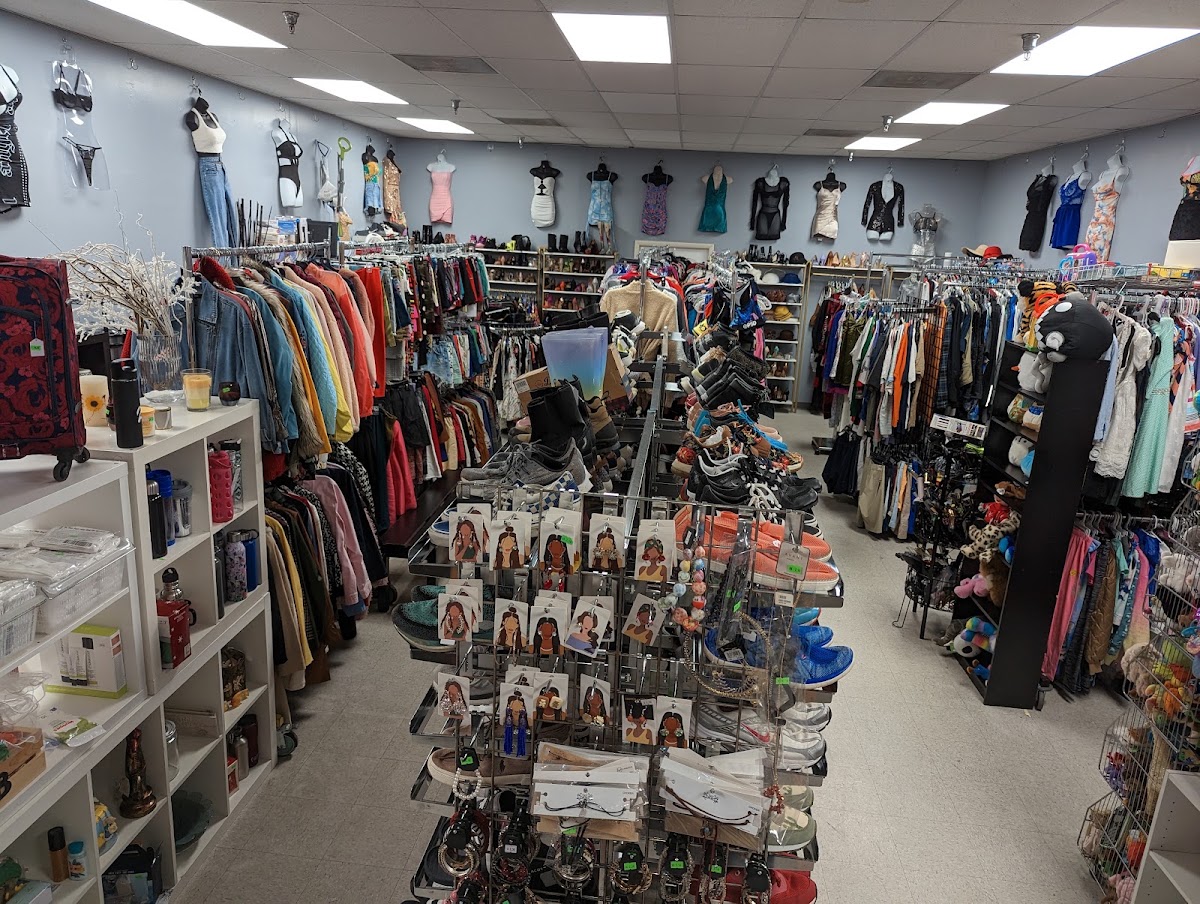 S0methingf0revery0ne Thrift Store in Capitol Heights