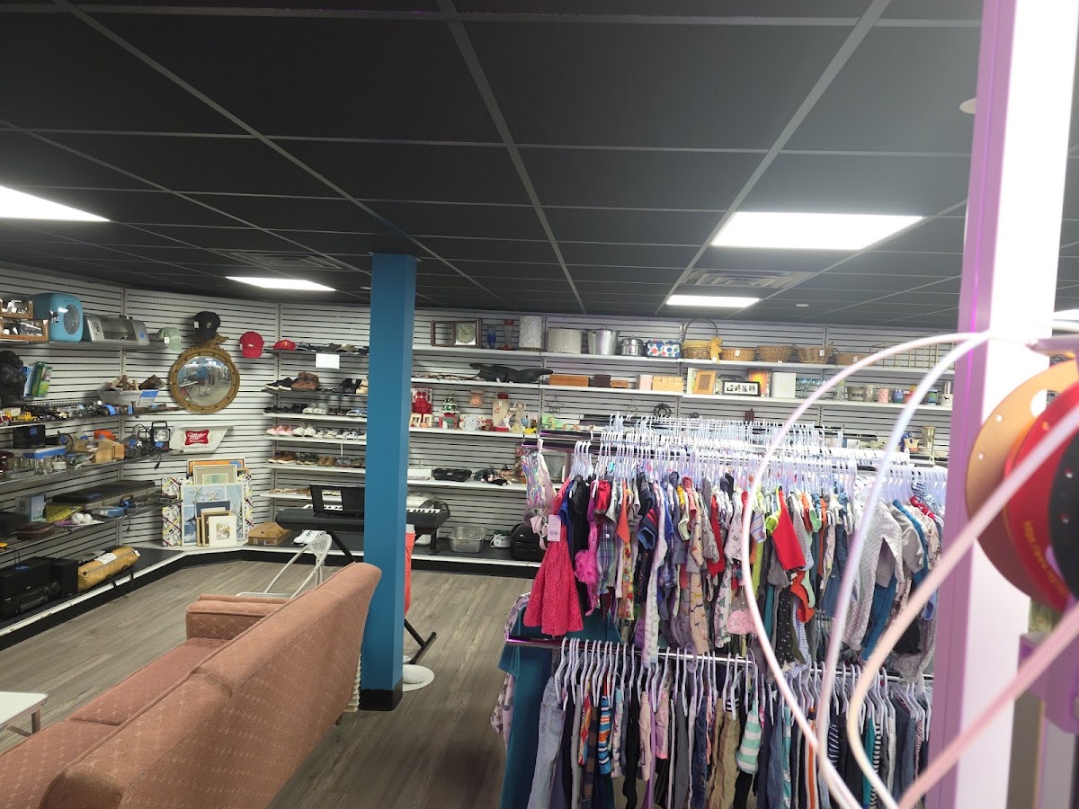 Wicked Awesome Vintage and Thrift LLC in Manchester