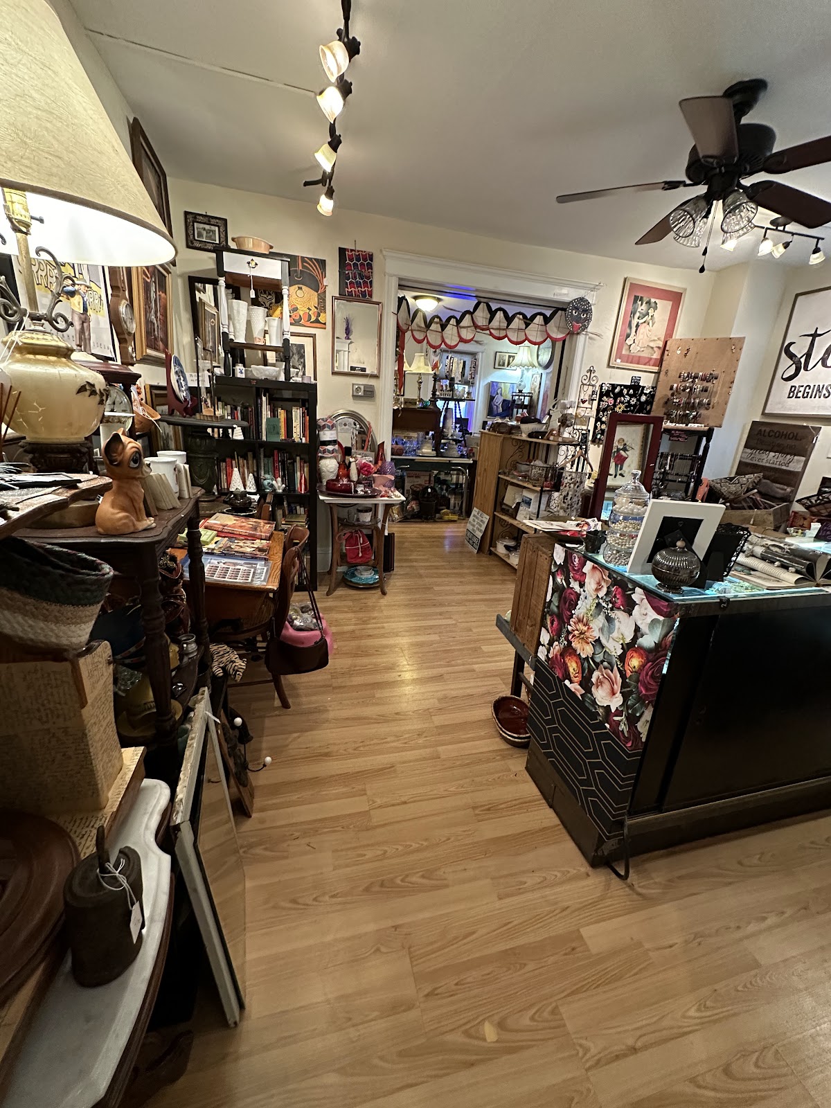 Pennsylvania Treasures 4 You - Antiques Vintage & Variety in Hellertown