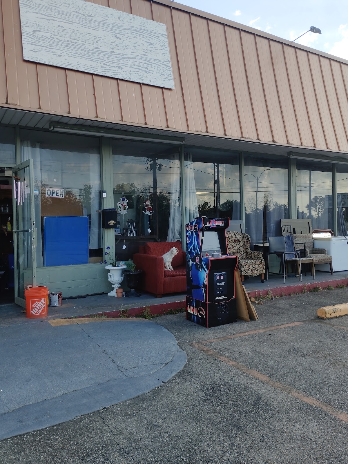 Allmighty Missionaries Thrift Store in New Orleans