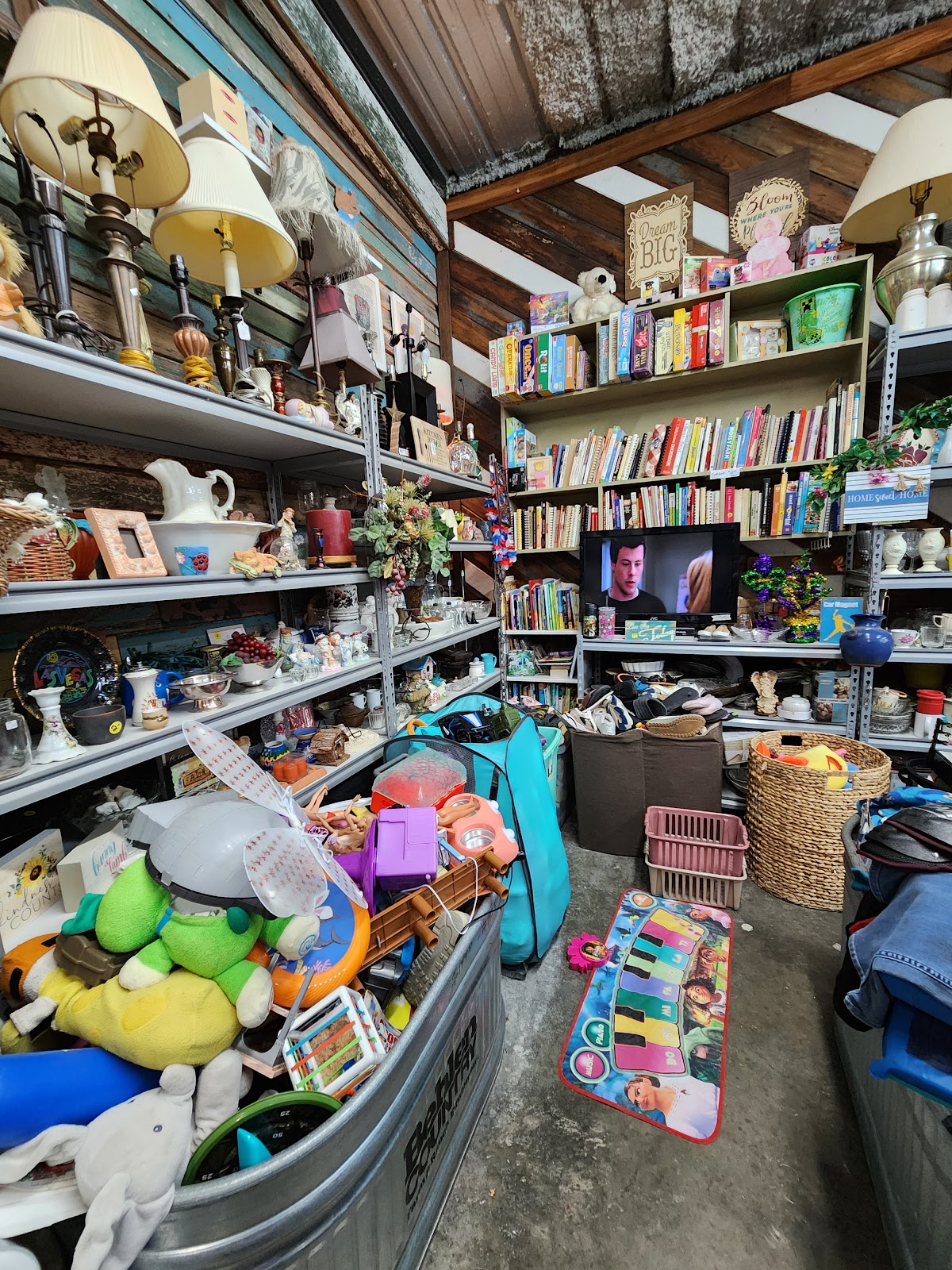 K-Dee's Garage Sale Notary in New Roads