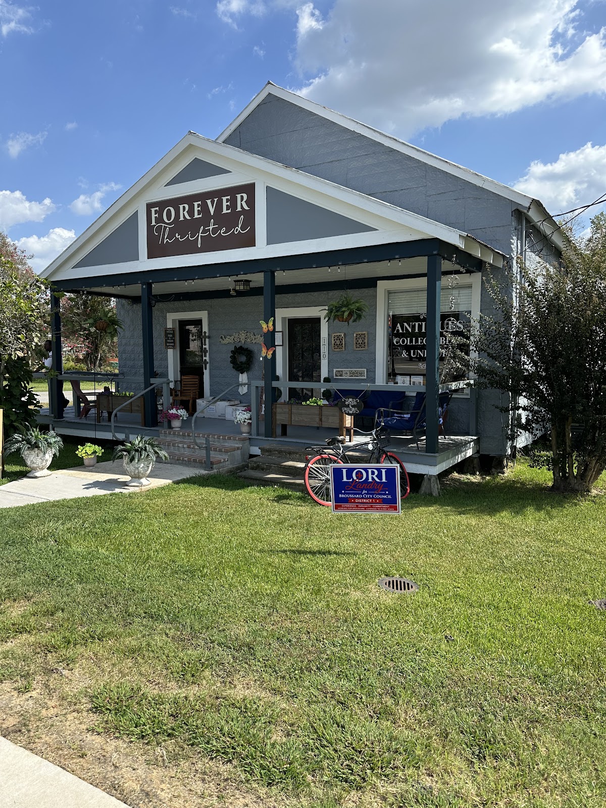 Forever Thrifted & Leilo Coffee Co in Broussard