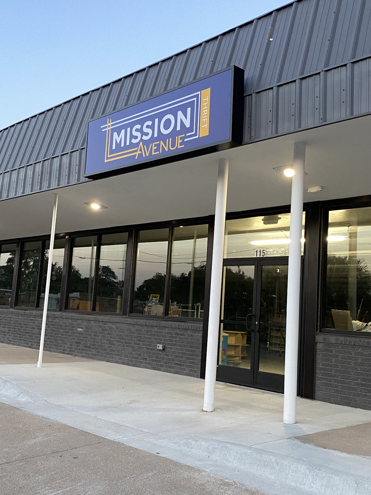 Hastings Mission Avenue Thrift Store in Hastings