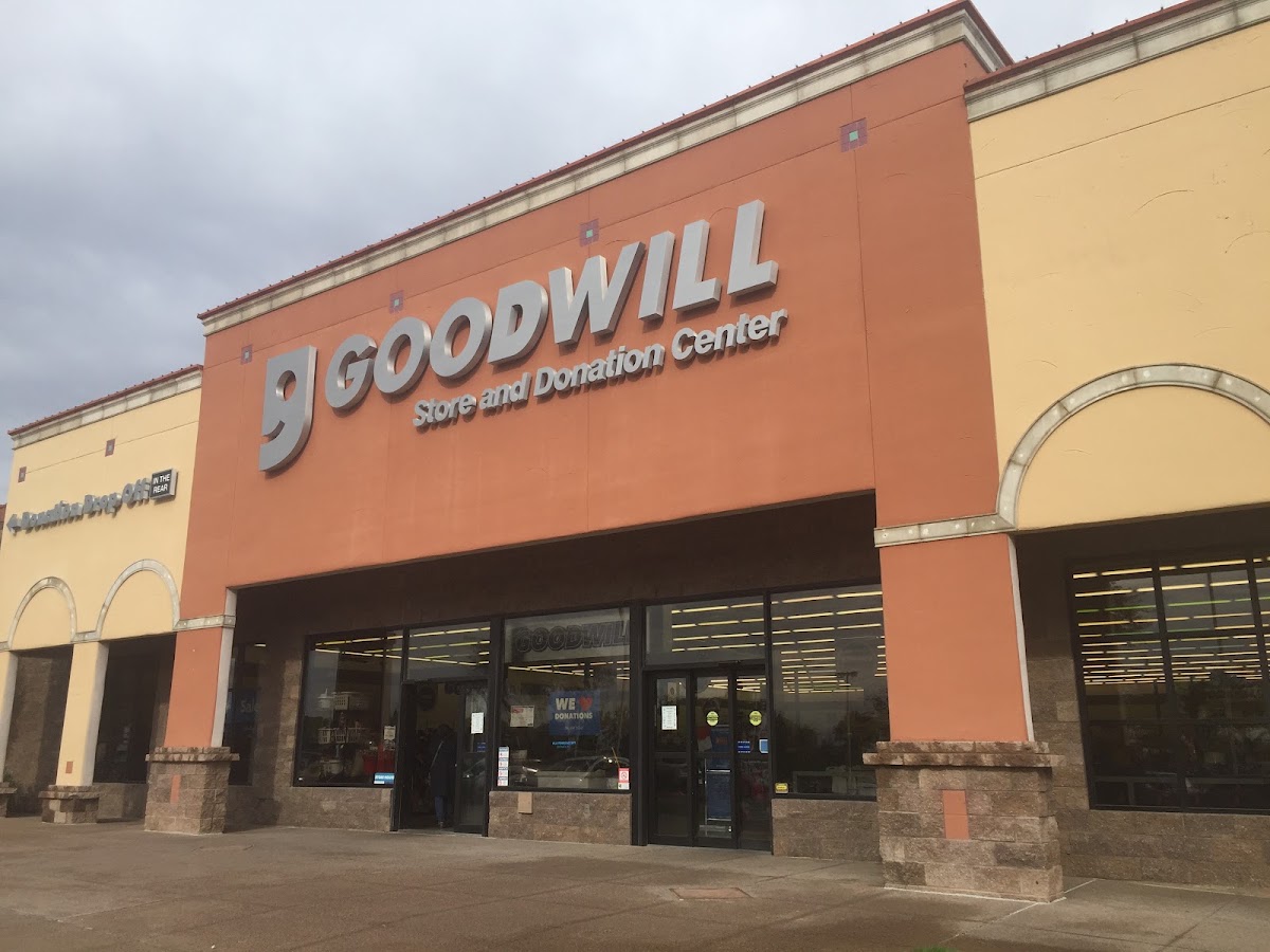 48th St & Ray Goodwill Retail Store and Donations Center in Phoenix