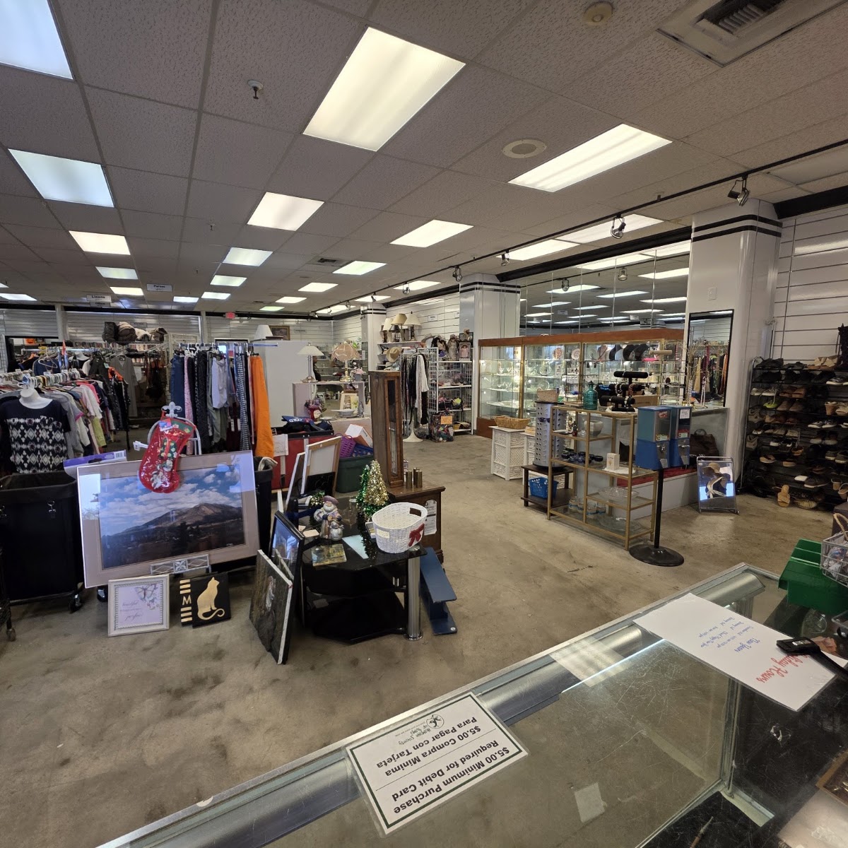 Humane Society of Yuma Thrift Store in Yuma