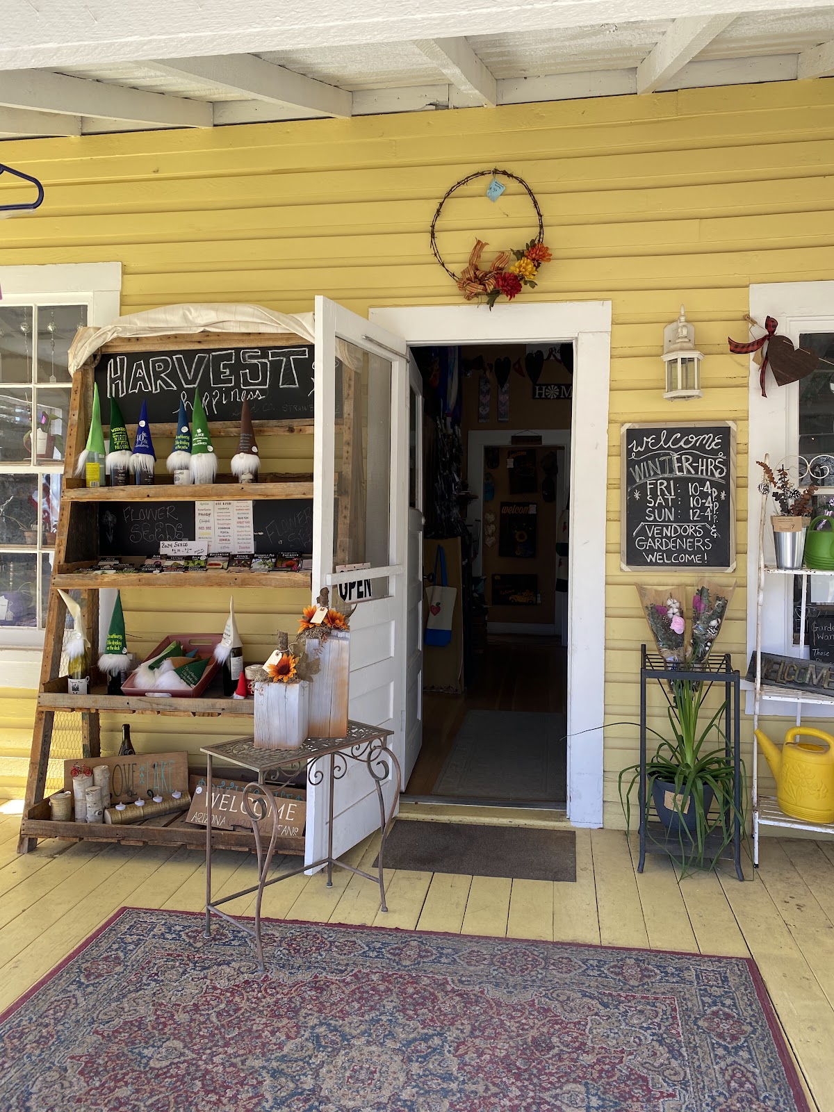Pine Strawberry Thrift Shop in Pine