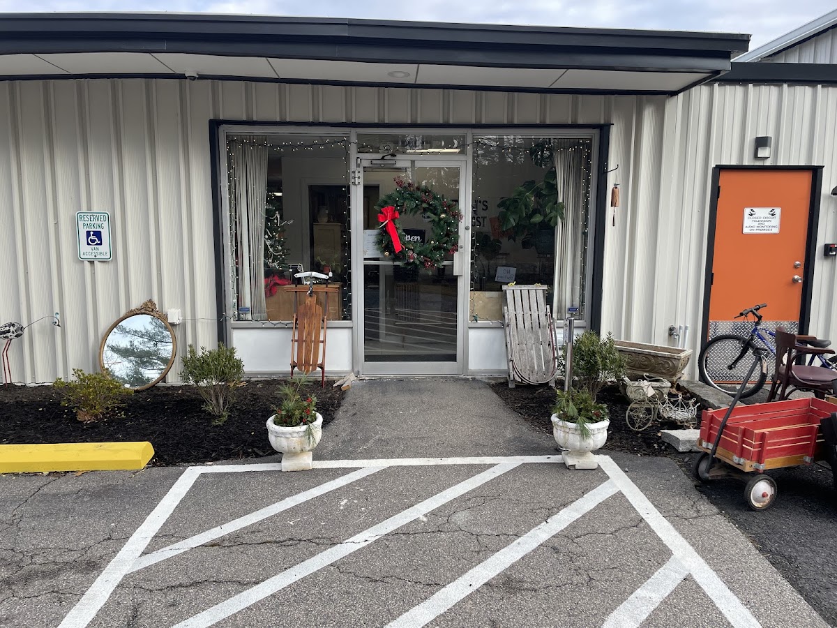 Dalton's Trading Post: Thrifts, Consignments and Antiques in Norfolk