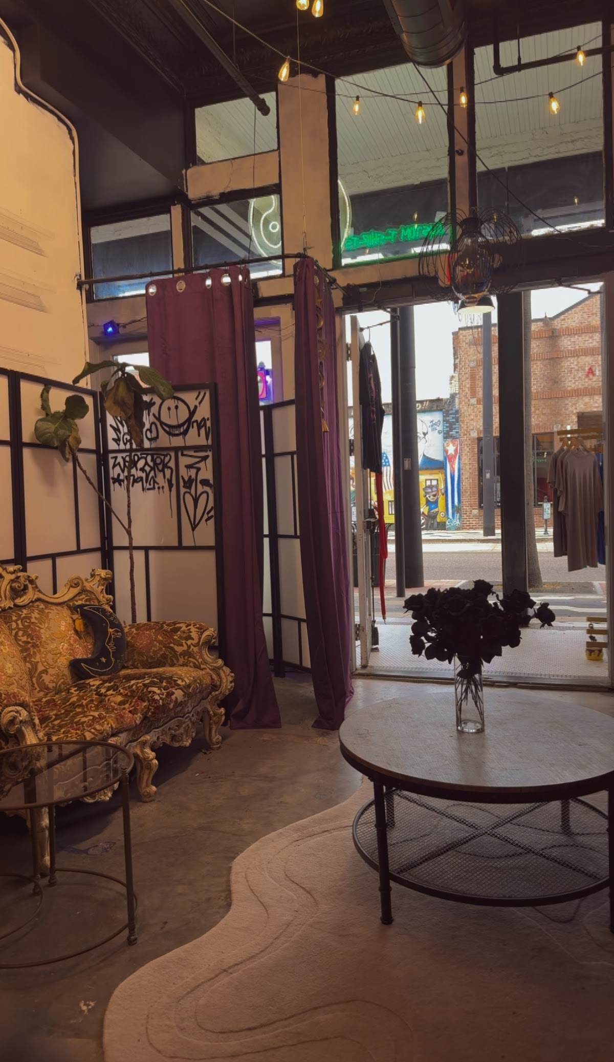 Orb Weaver Clothing Exchange in Tampa