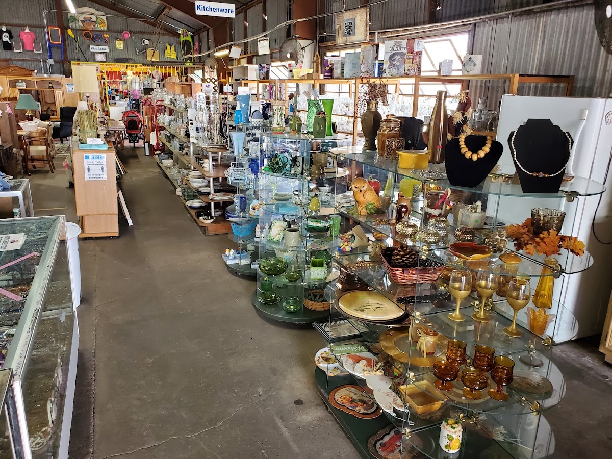 Gleanings Resale Shop in Victoria