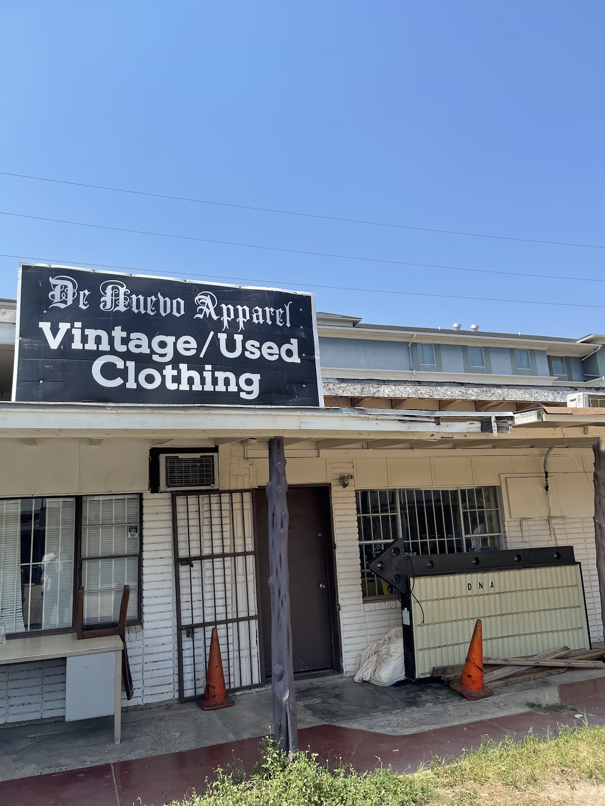 Val’s Vintage Clothing in Laredo