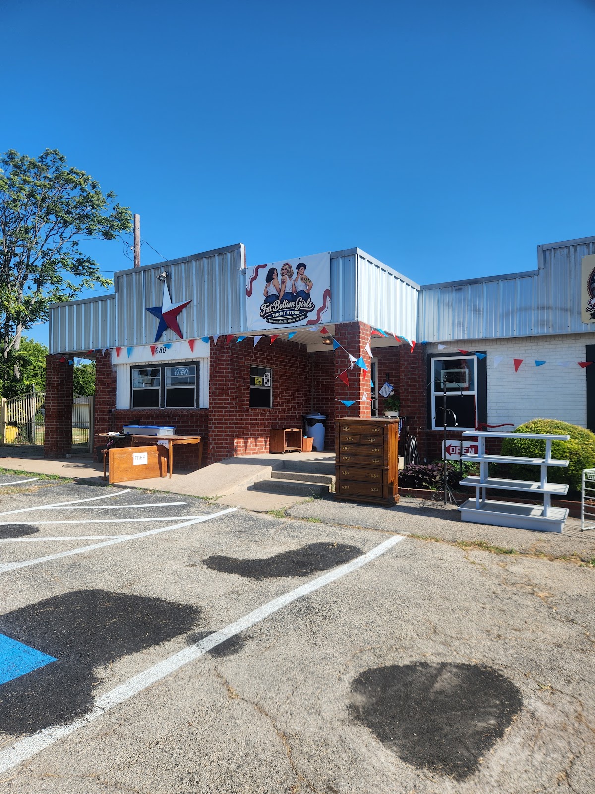 Fat Bottom Girls Thrift Store in Granbury