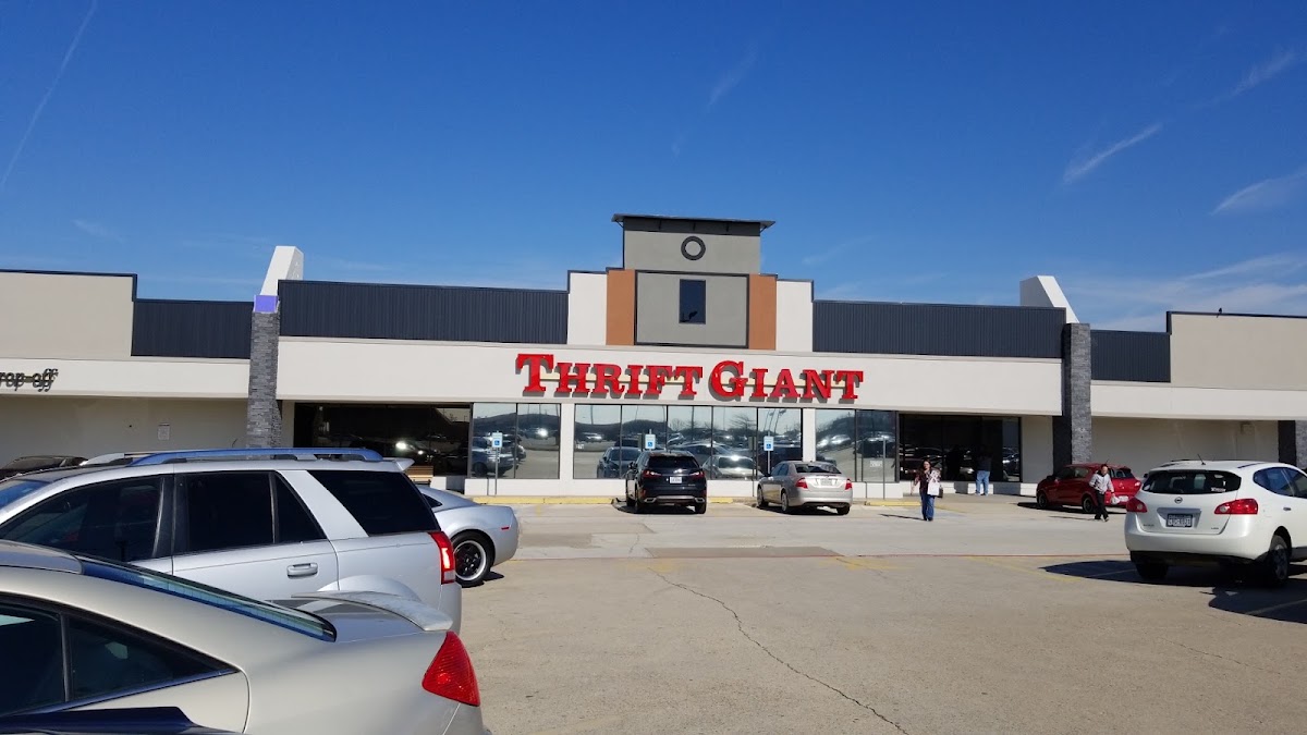 Thrift Giant in The Colony