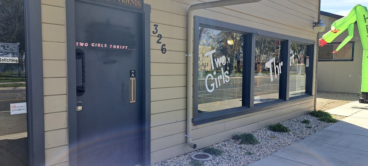 Two Girls Thrift in Lodi