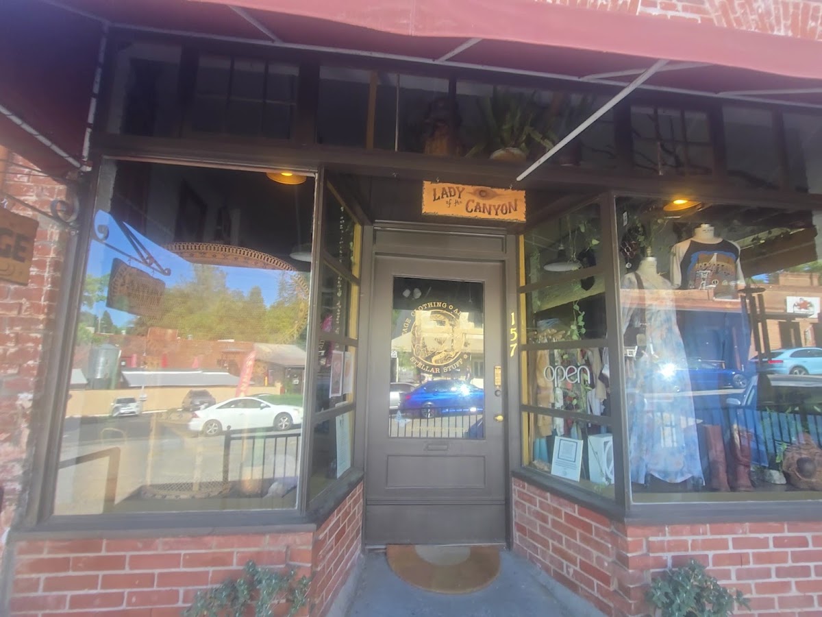 Lady of the Canyon Vintage in Auburn
