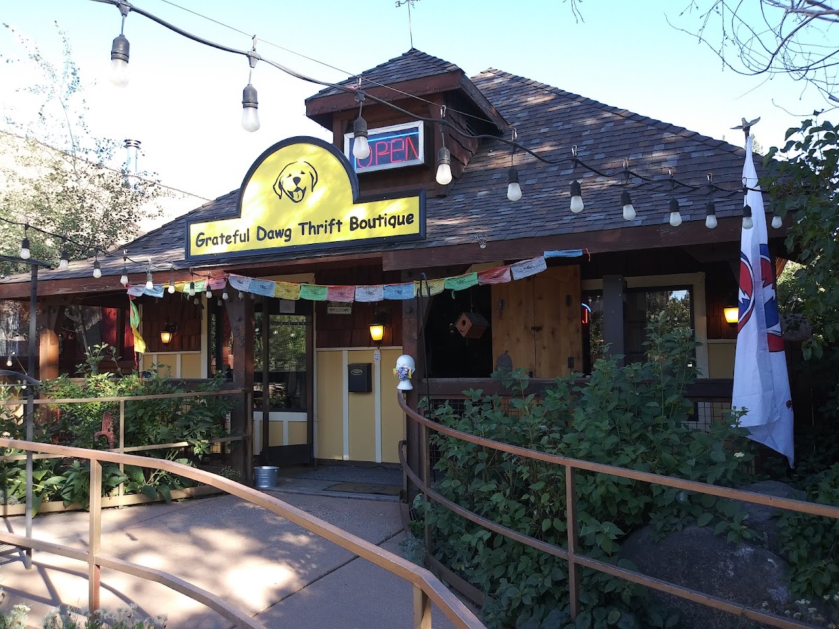 Grateful Dawg Store in Portola