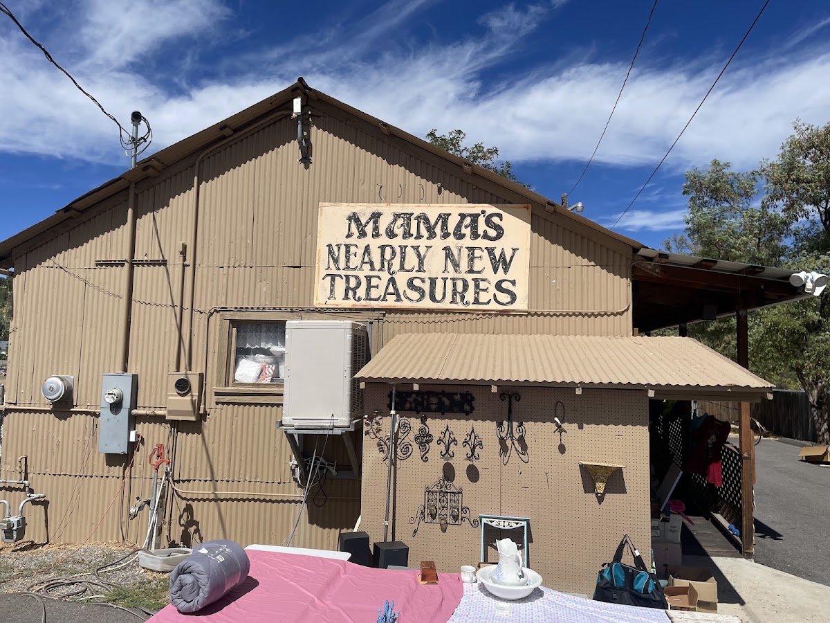 Mama's Nearly New Treasures in Susanville