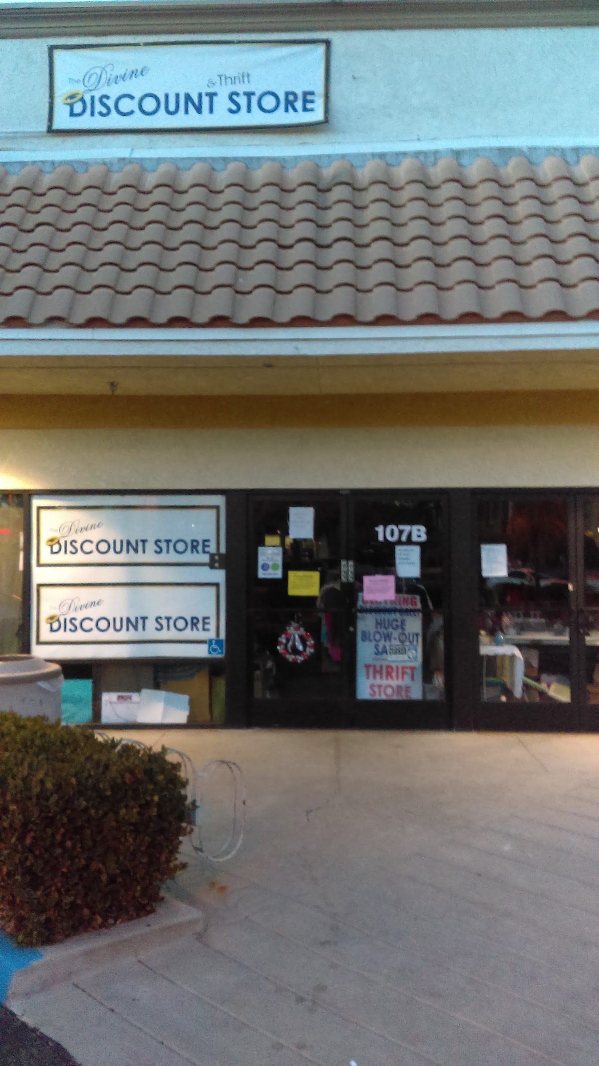 Divine Discount & Thrift Store in Temecula