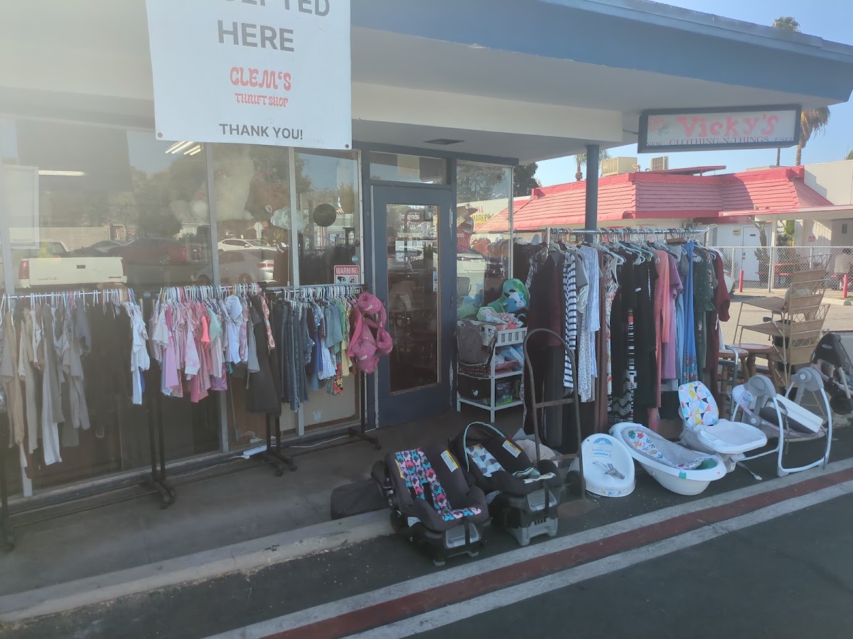 VICKYS THRIFT & FINDS in Riverside