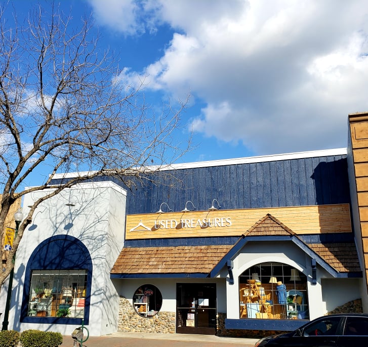 Used Treasures Quality Thrift in Tulare
