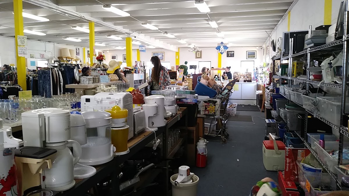Miranda's Rescue Thrift Store in Fortuna