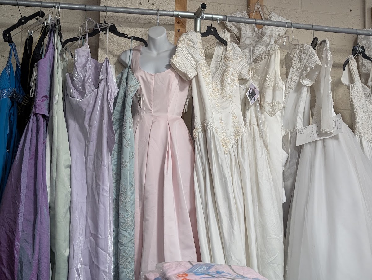 T&T Cleaners and Alterations and thrift in San Diego