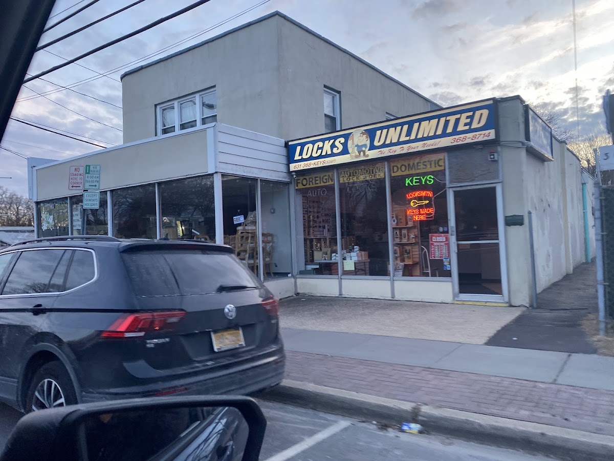 House Of Thrift in East Northport