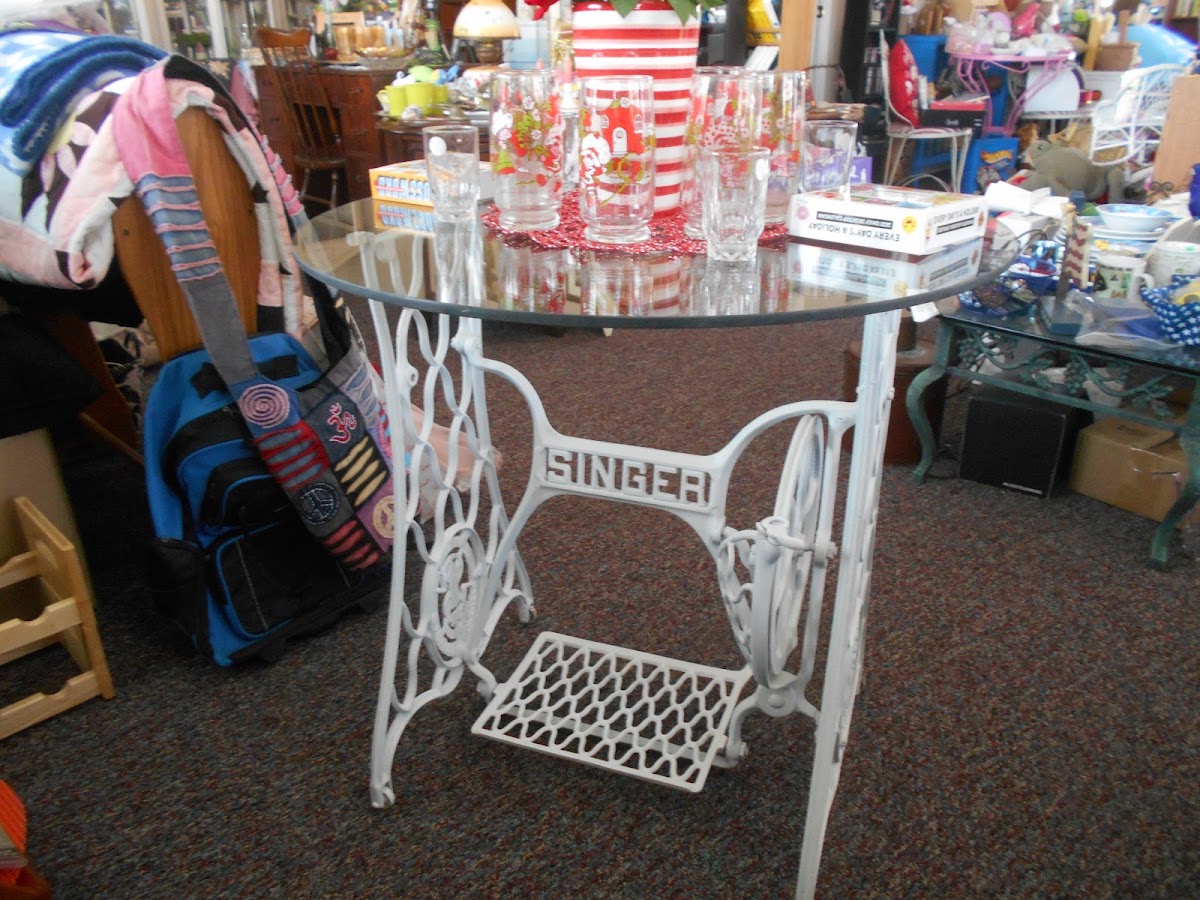 The Pink Poodle Re-Sale Store in Stevensville
