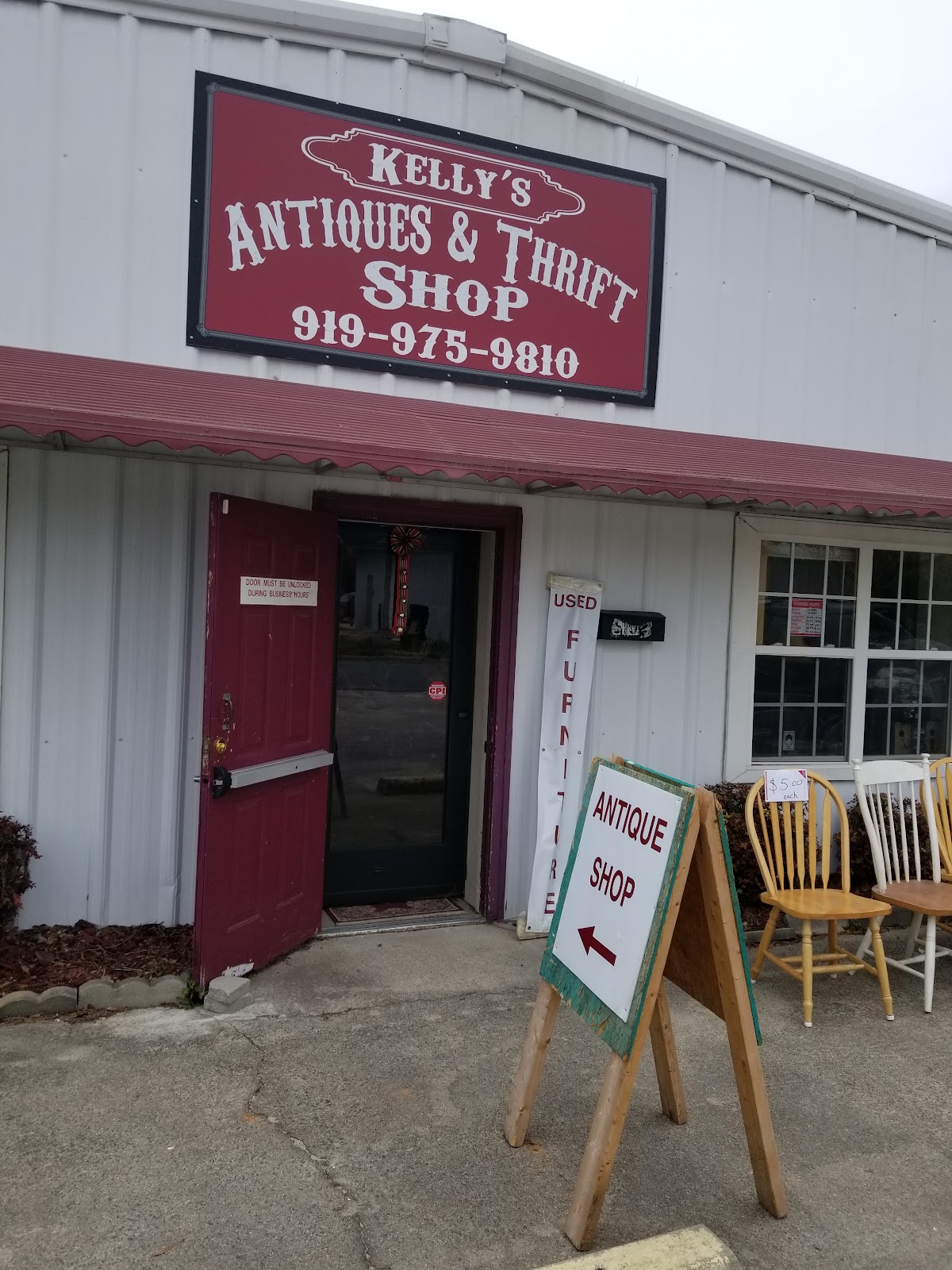 Kelly's Antiques & Thrift Shop in Smithfield