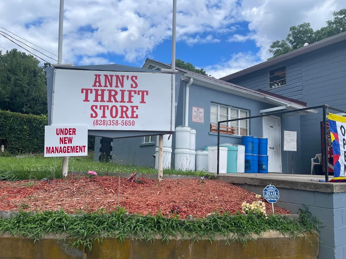 Ann's Thrift Store in Lenoir