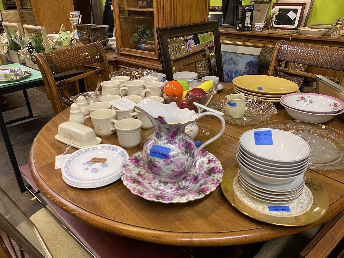 J&B Antiques Vintage Variety Thrift Store in Gastonia