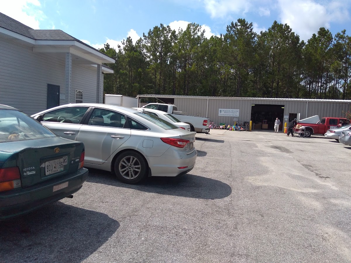 Manna House Food Pantry & Thrift Store in Rincon