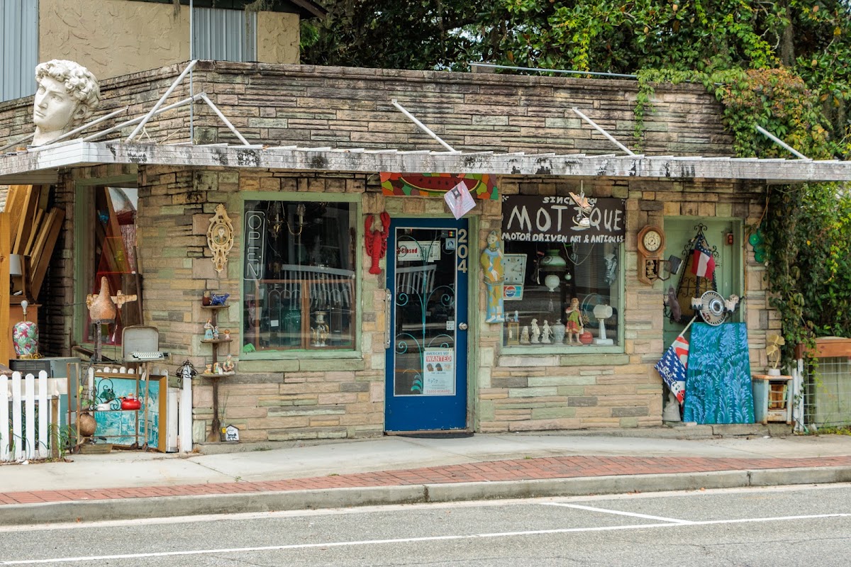 MOTIQUE Motor Driven Art & Antiques in Springfield