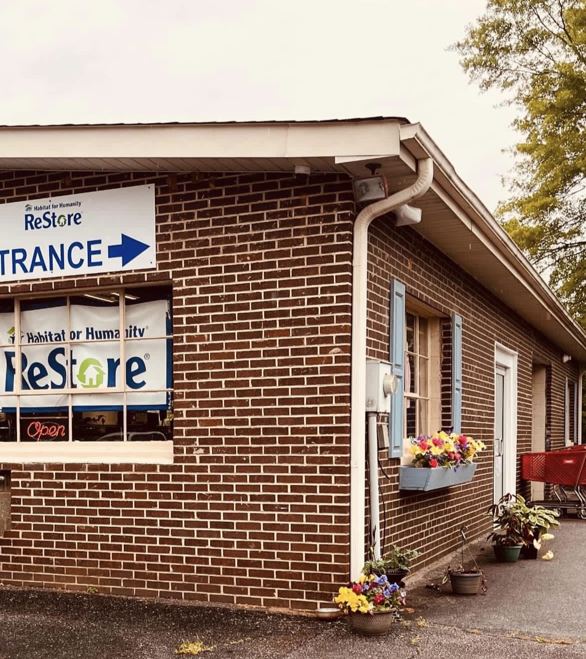 Habitat for humanity restore clothing in Forest City