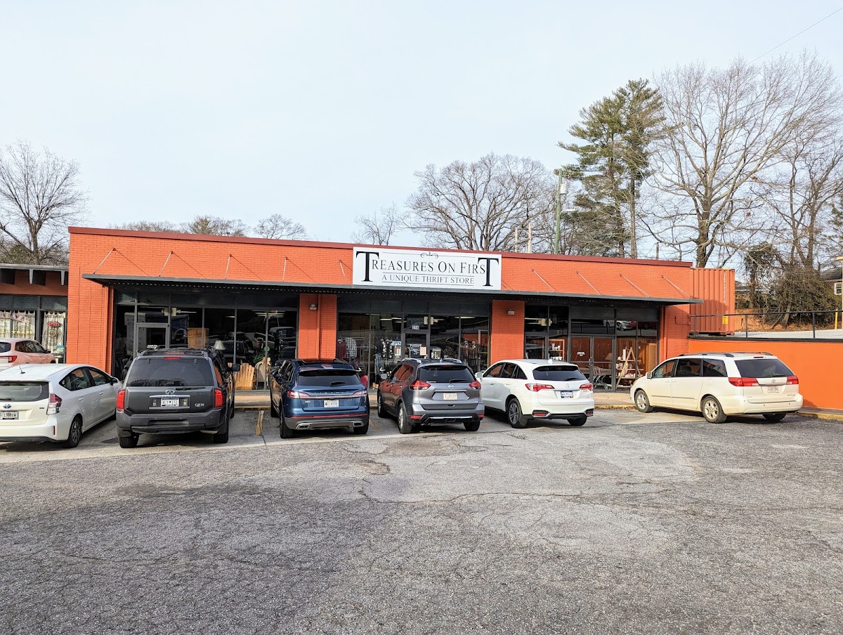 Treasures On First Street in Seneca