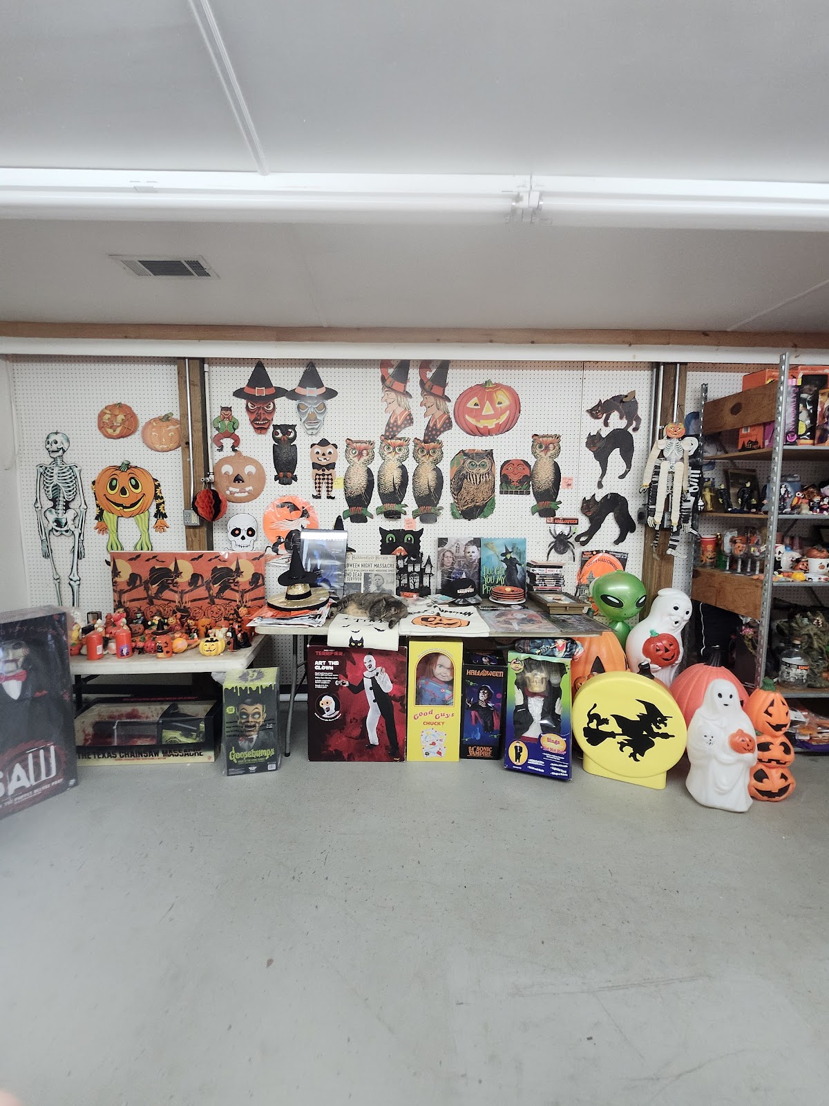 Cece's Treasures of Antiques,Vintage and Collectibles Shop in Concord