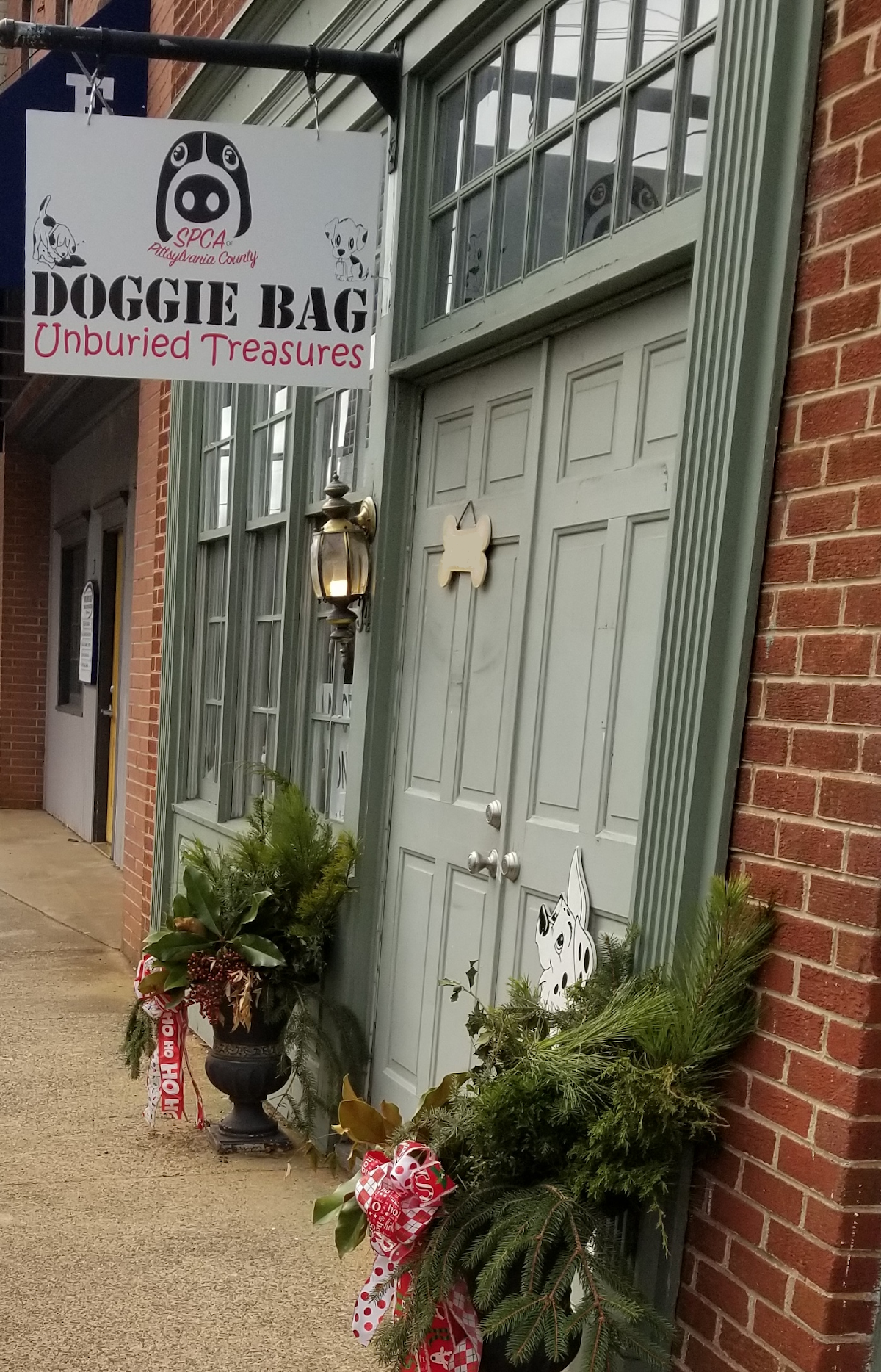 Doggie Bag Thrift Store in Chatham