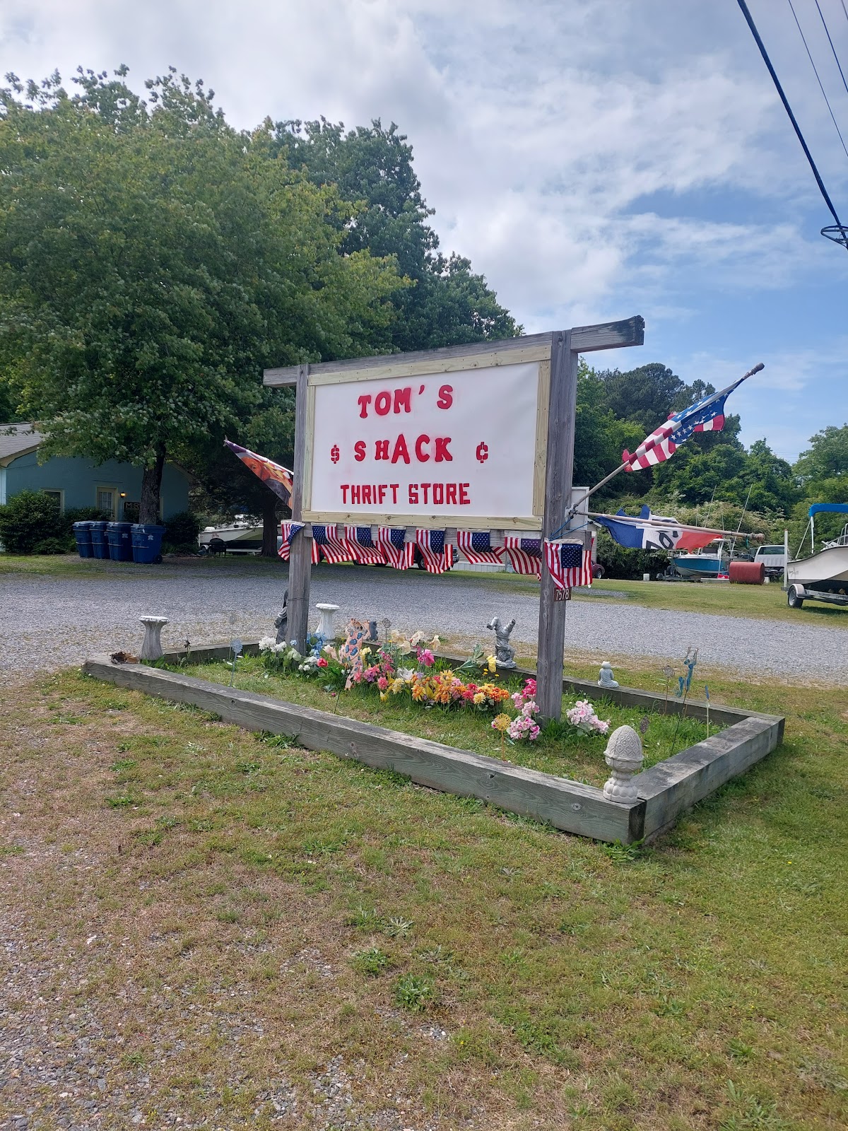 TOM'S SHACK THRIFT STORE in Locust Hill