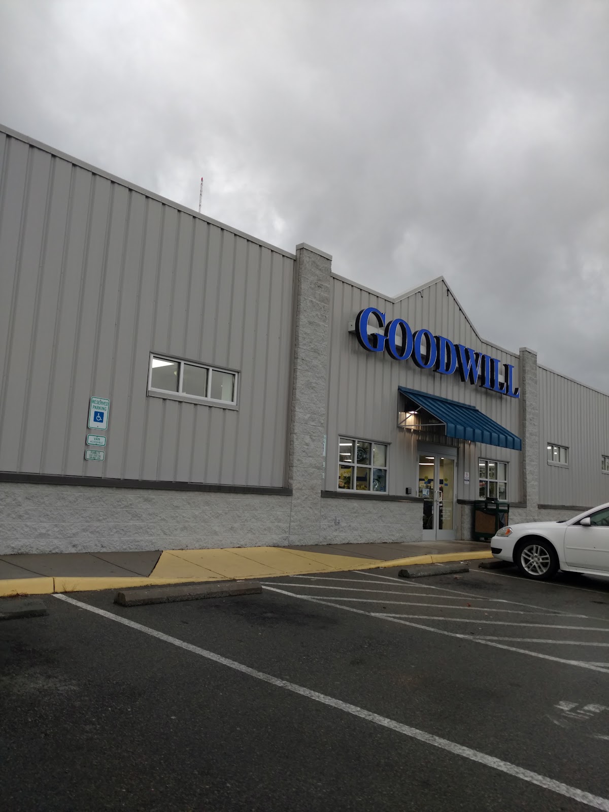 Goodwill Store and Donation Center in Fairlawn