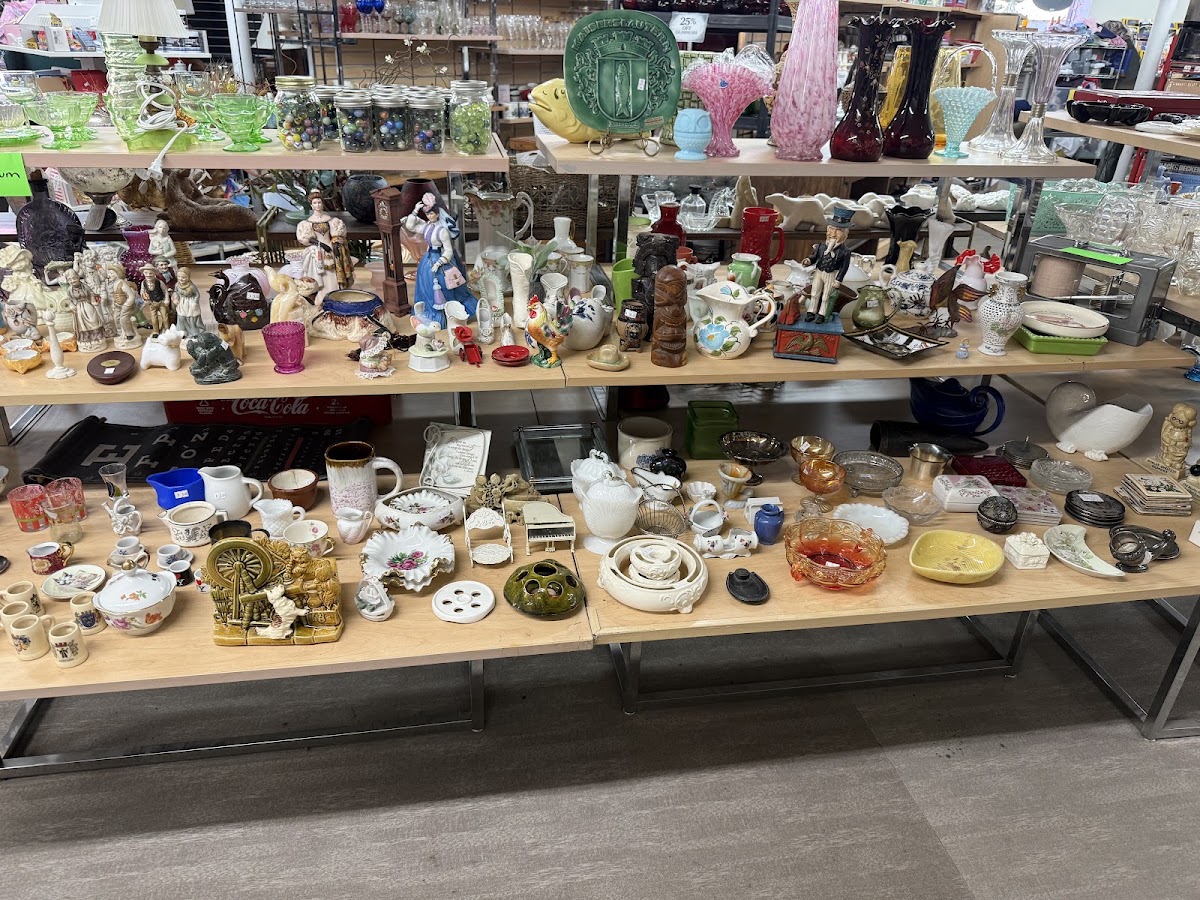 Picker's Cove Variety Shop in Blountville