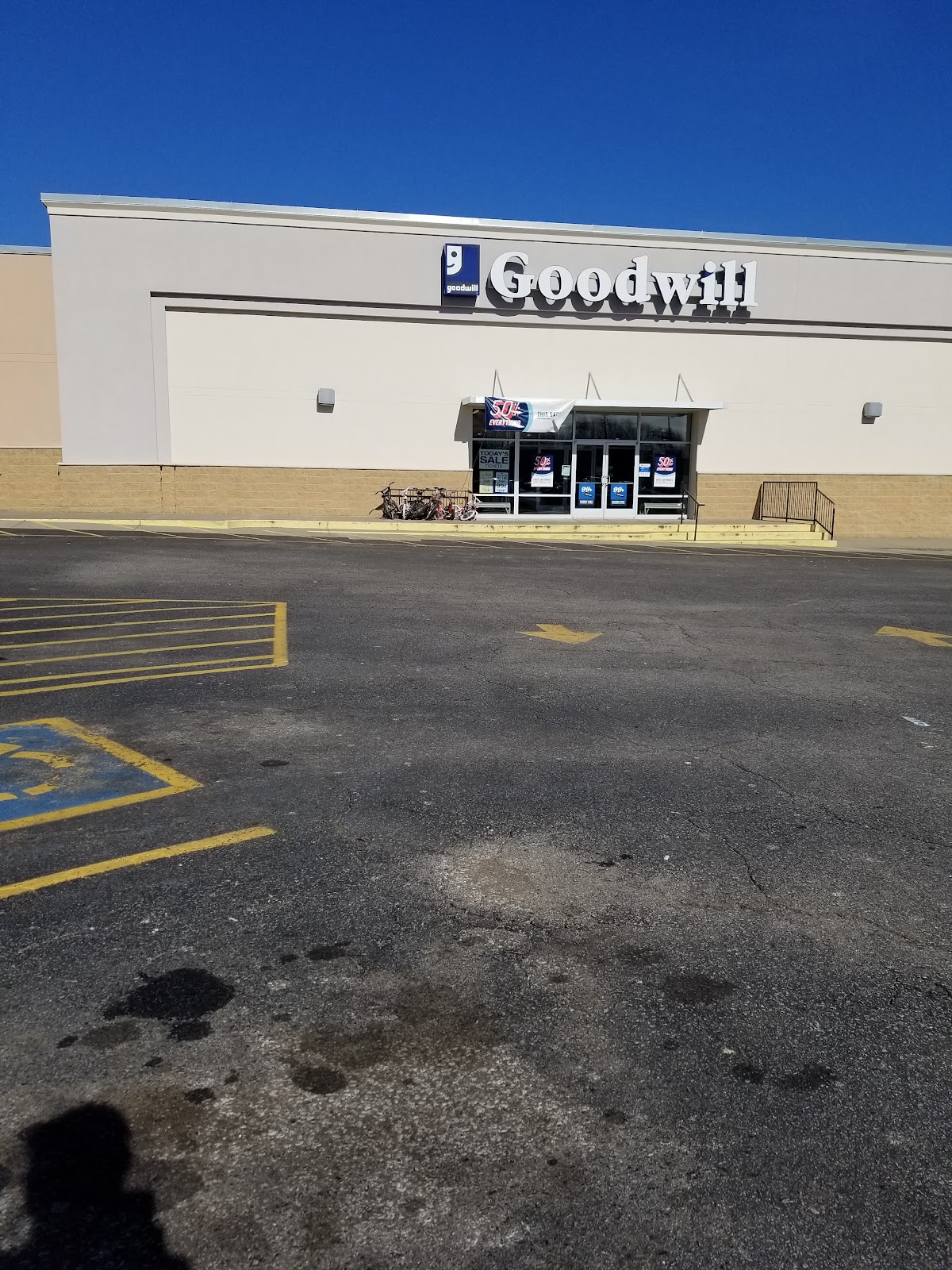 Goodwill Retail Store in Dickson