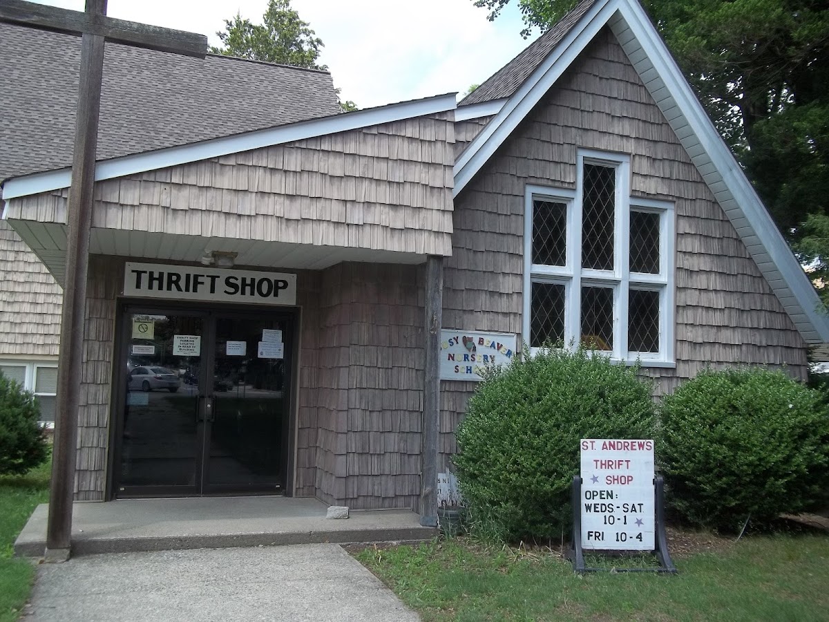 St Andrew's Thrift Shop in Lincoln Park