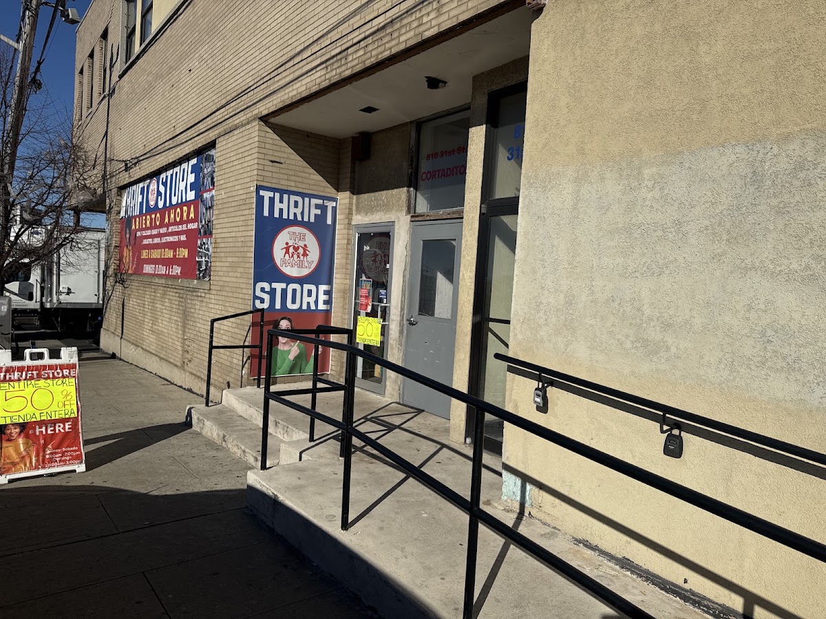 The Family Thrift Store in Union City