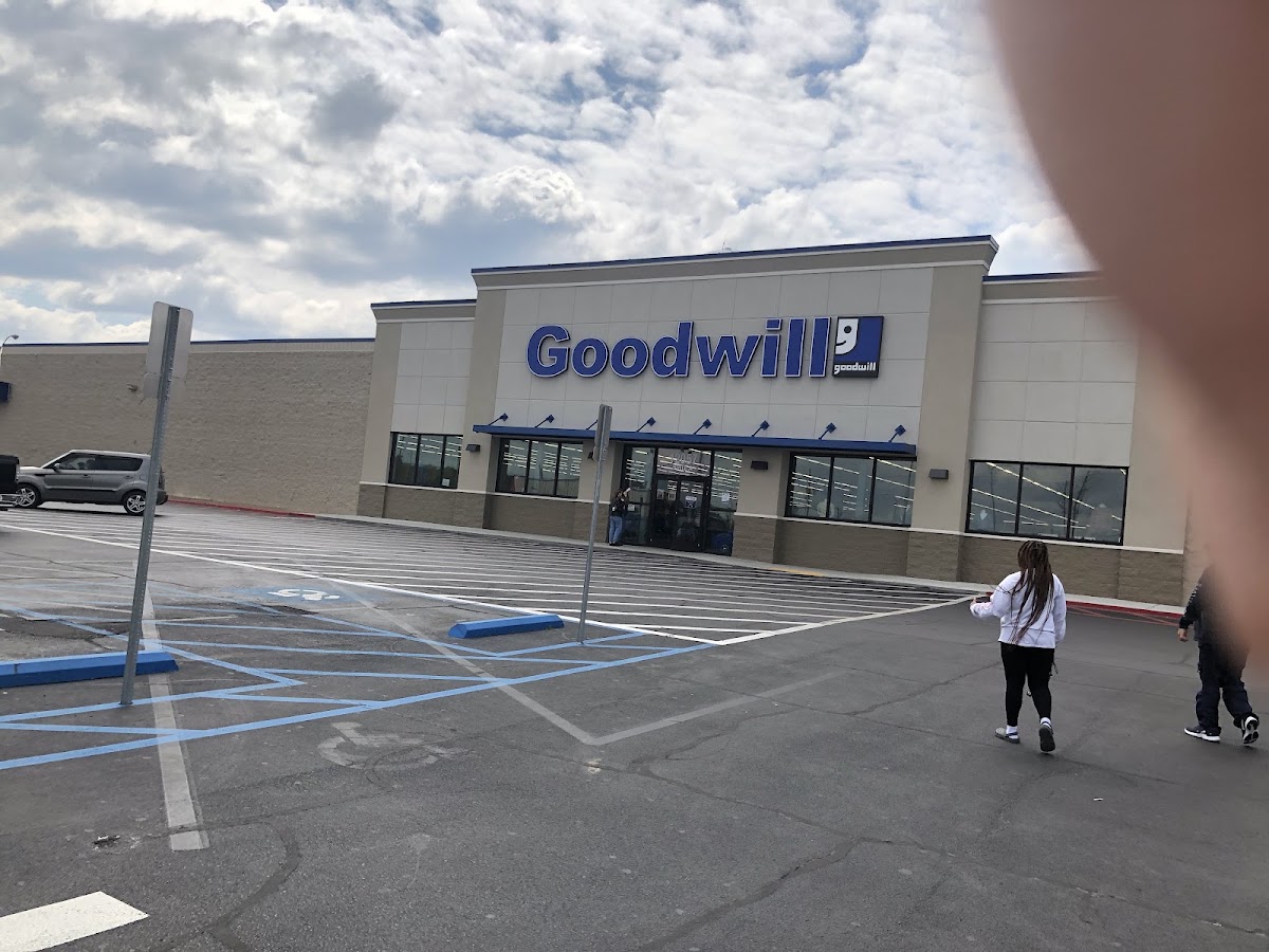 Goodwill Store – Orange Grove in Gulfport