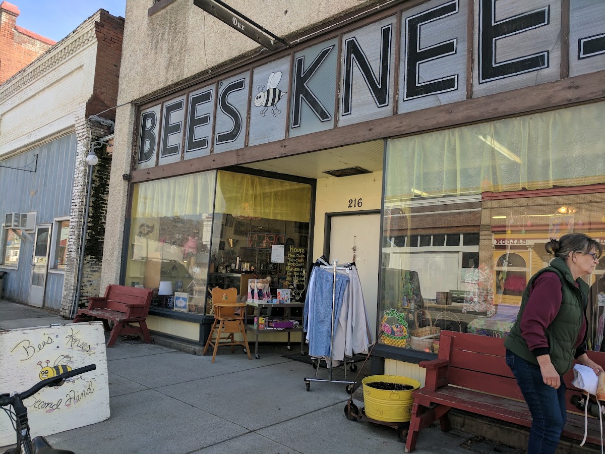 Bees Knees in Athena