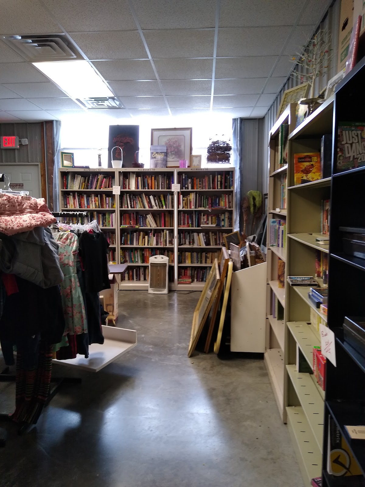 Finding Forever Animal Rescue & Thrift Store in Marion