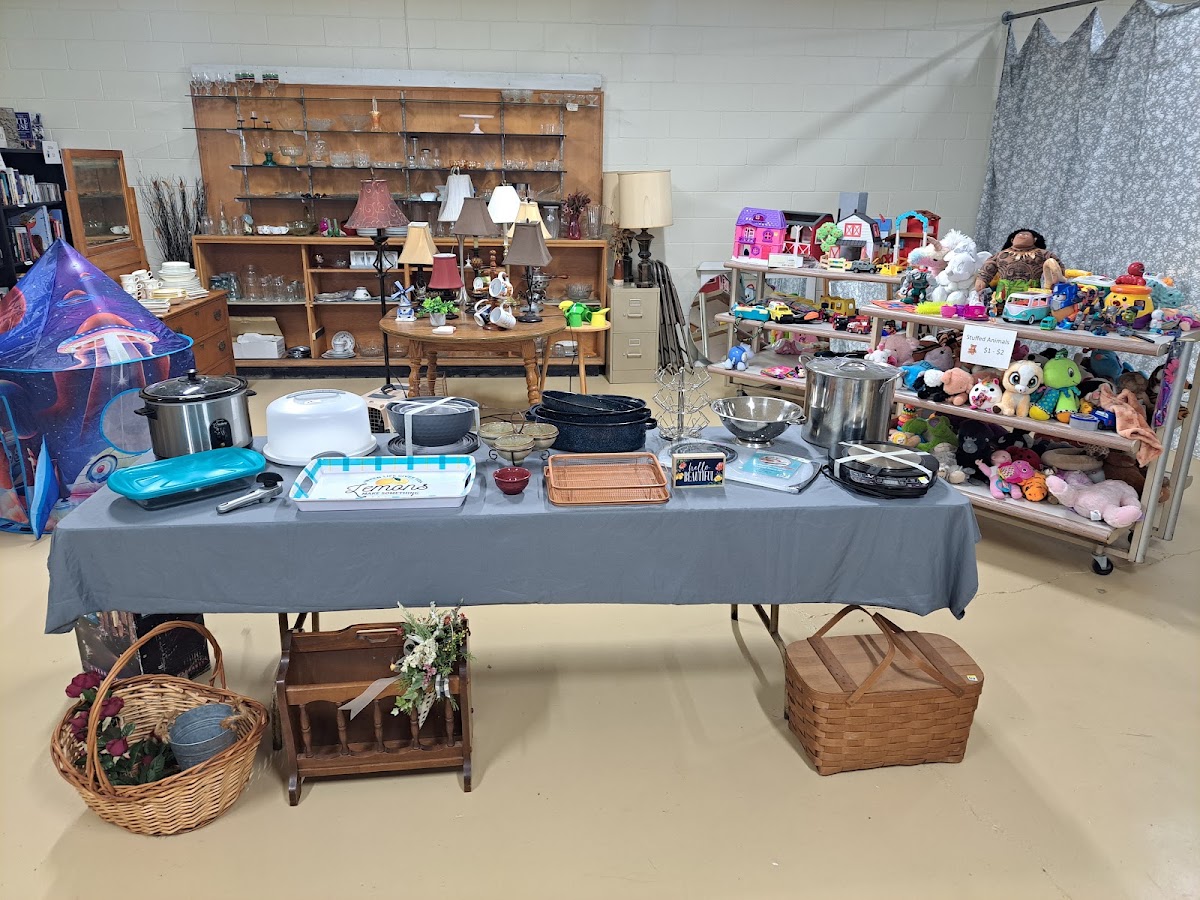 Second Chance Treasures, Walnut, IL in Walnut