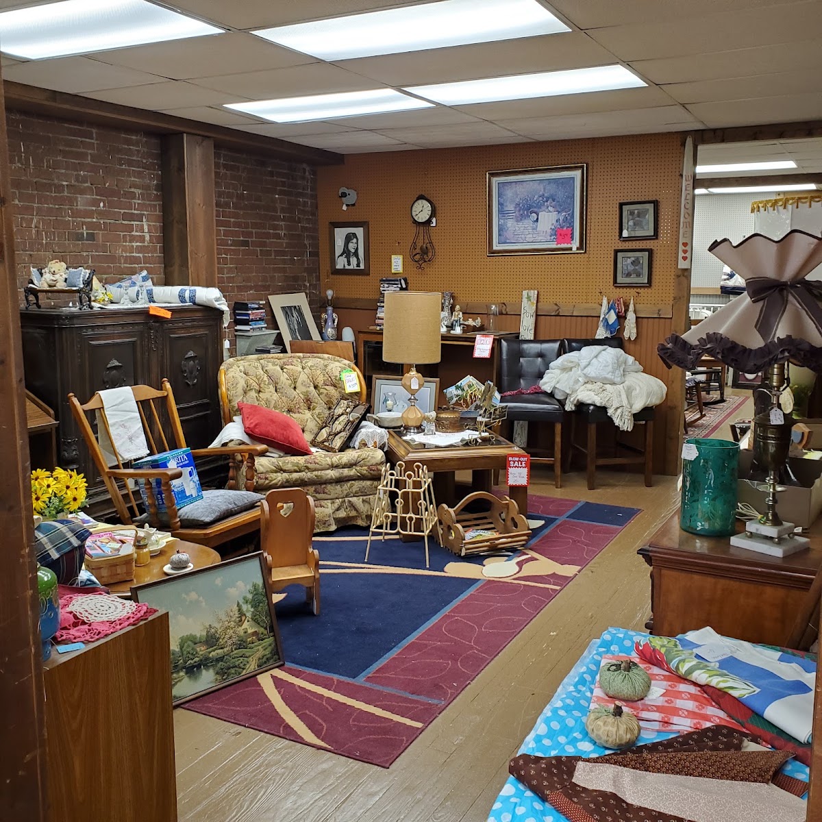 TJ's Thrift & Antiques,Inc. in Wayne City