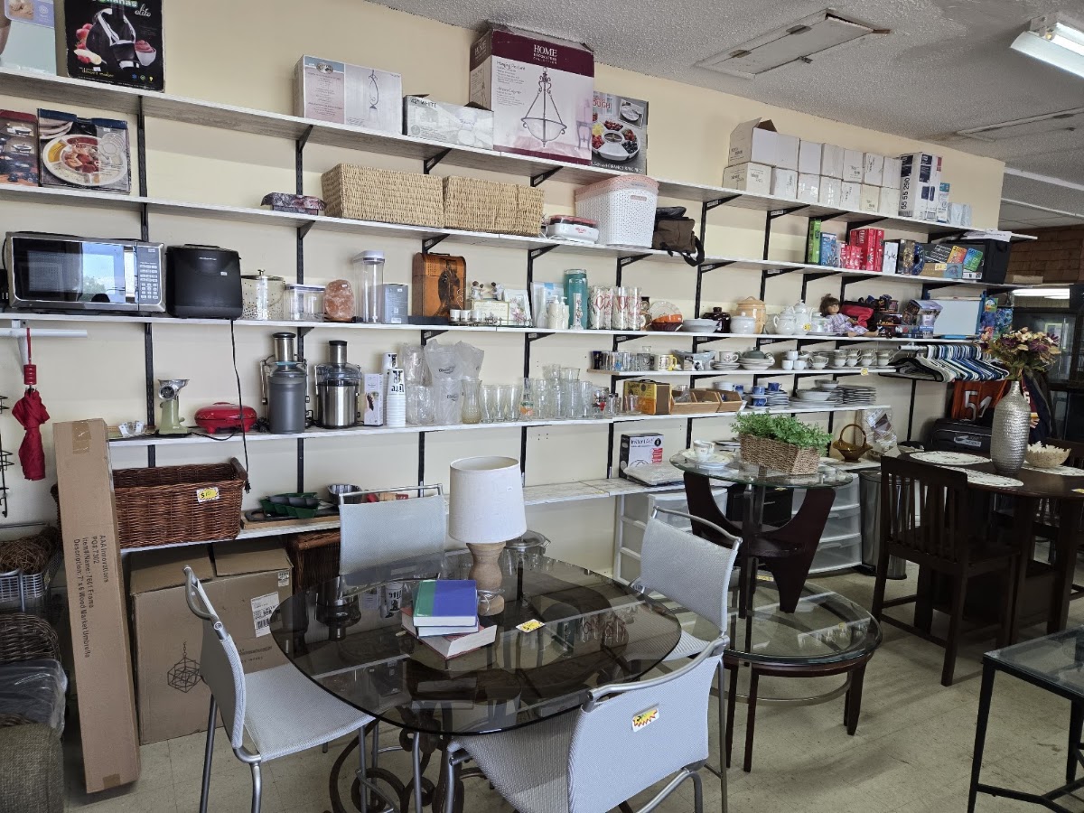 Dom's HomeGoods Resale in Fox Lake
