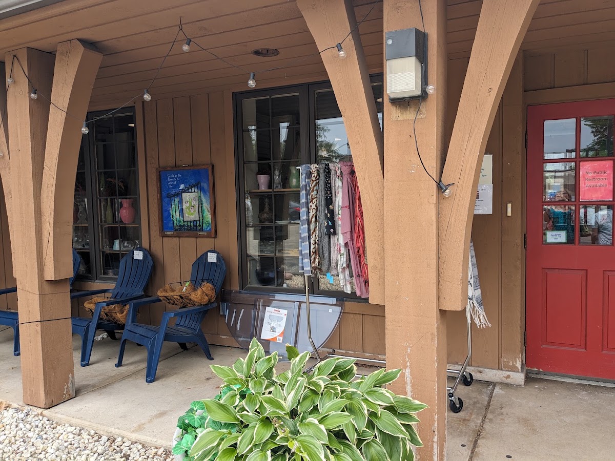 Gingham Tree Resale Shop in Downers Grove